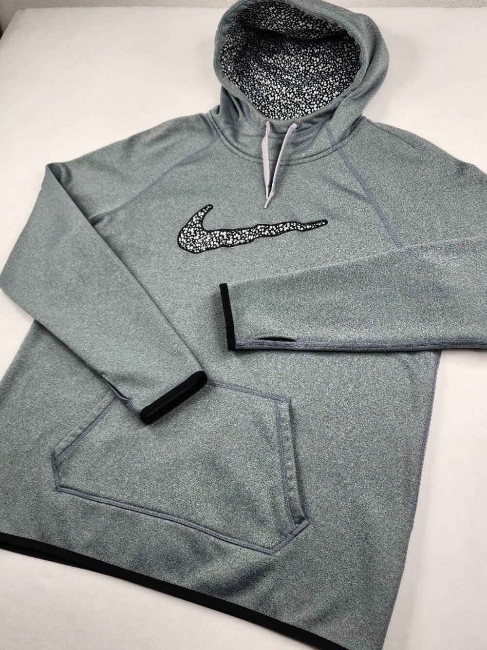 Nike Therma-Fit Hoodie Womens Size L Gray Pullover Cowl Thumb Holes Big Logo